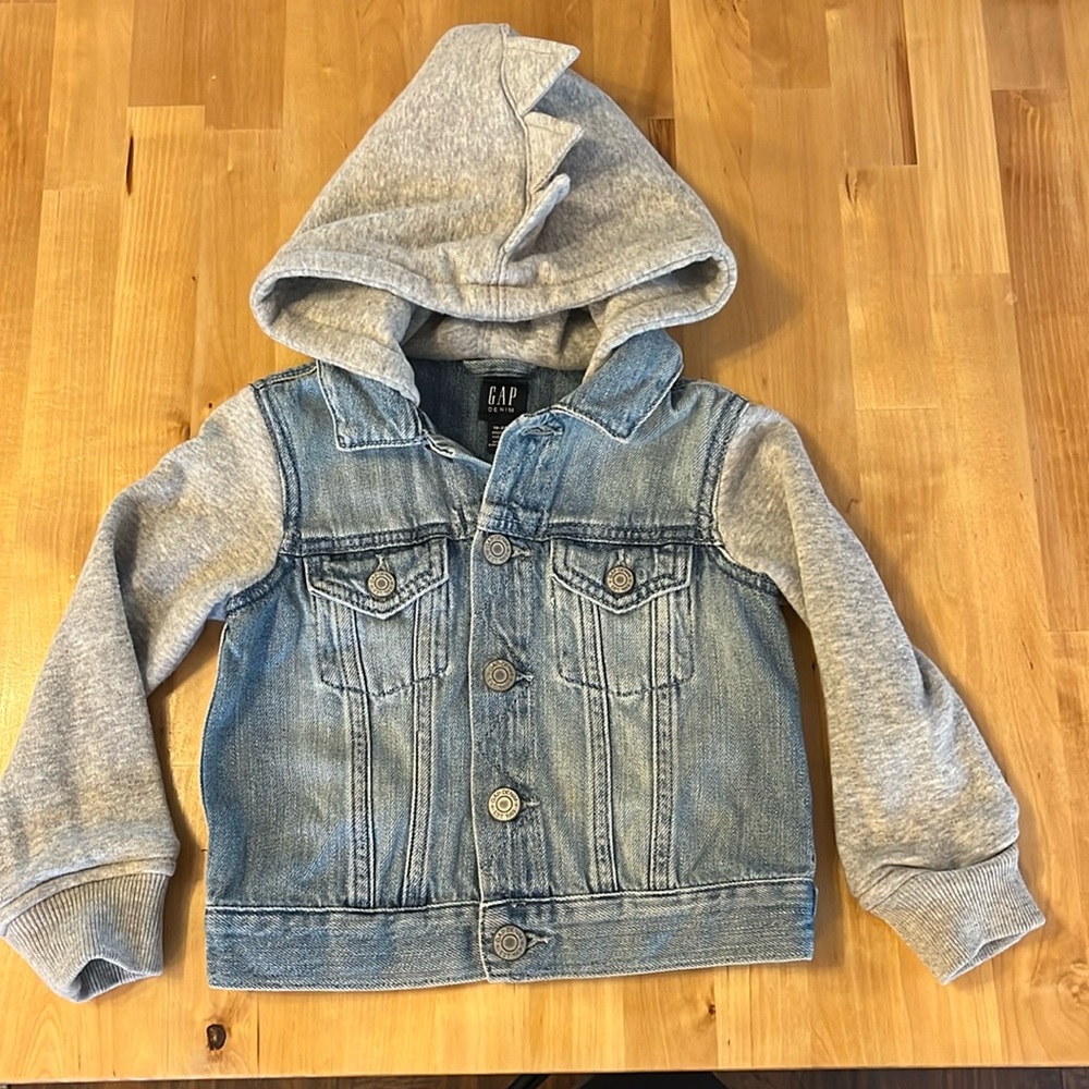 Toddler Boy GAP denim jacket with fleece sleeves and dinosaur spike hood